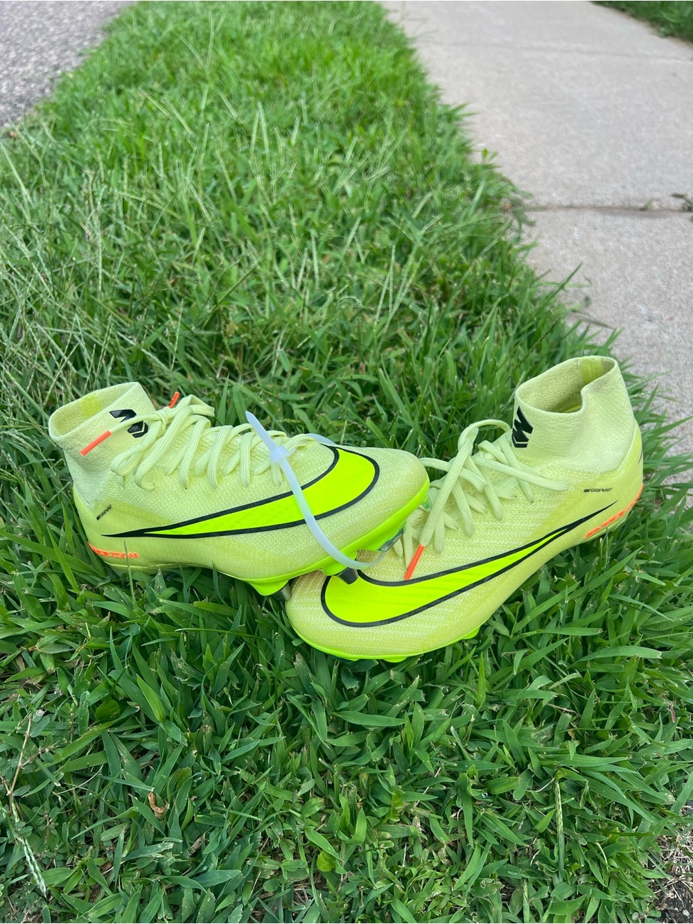 BRAND NEW Nike Mercurial Superfly 10 Elite SG VOLTAGE Size 5.5 Men’s/Women’s 7